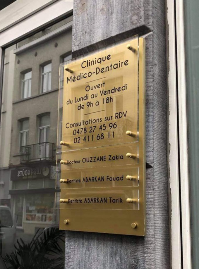 Plaque façade sur mesures